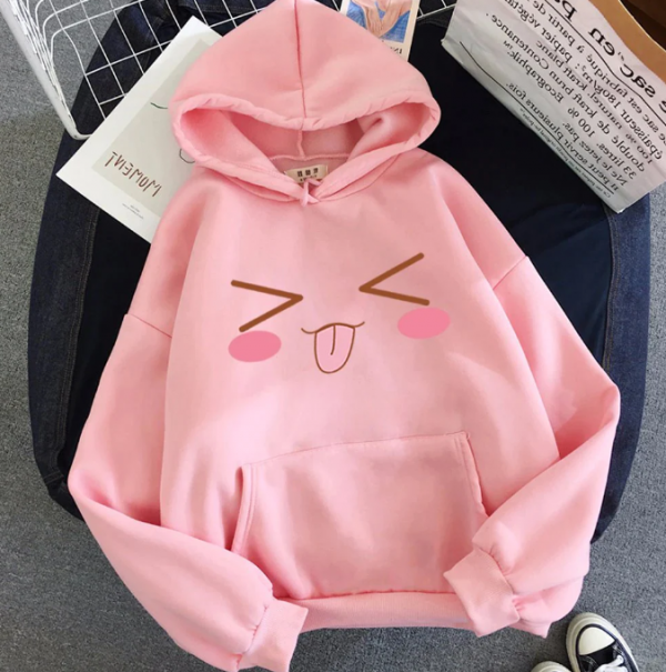 Hoodie dengan cetakan emoji lucu dan menggemaskan